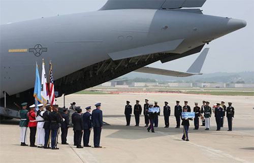 Pyongyang entrega a EEUU los restos de militares caídos en la Guerra de Corea Pyongyang entrega a EEUU los restos de militares caídos en la Guerra de Corea